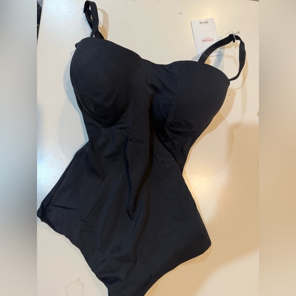Wolford Black Shaping Camisole w/ Molded Cups – Size Small (D Cup)